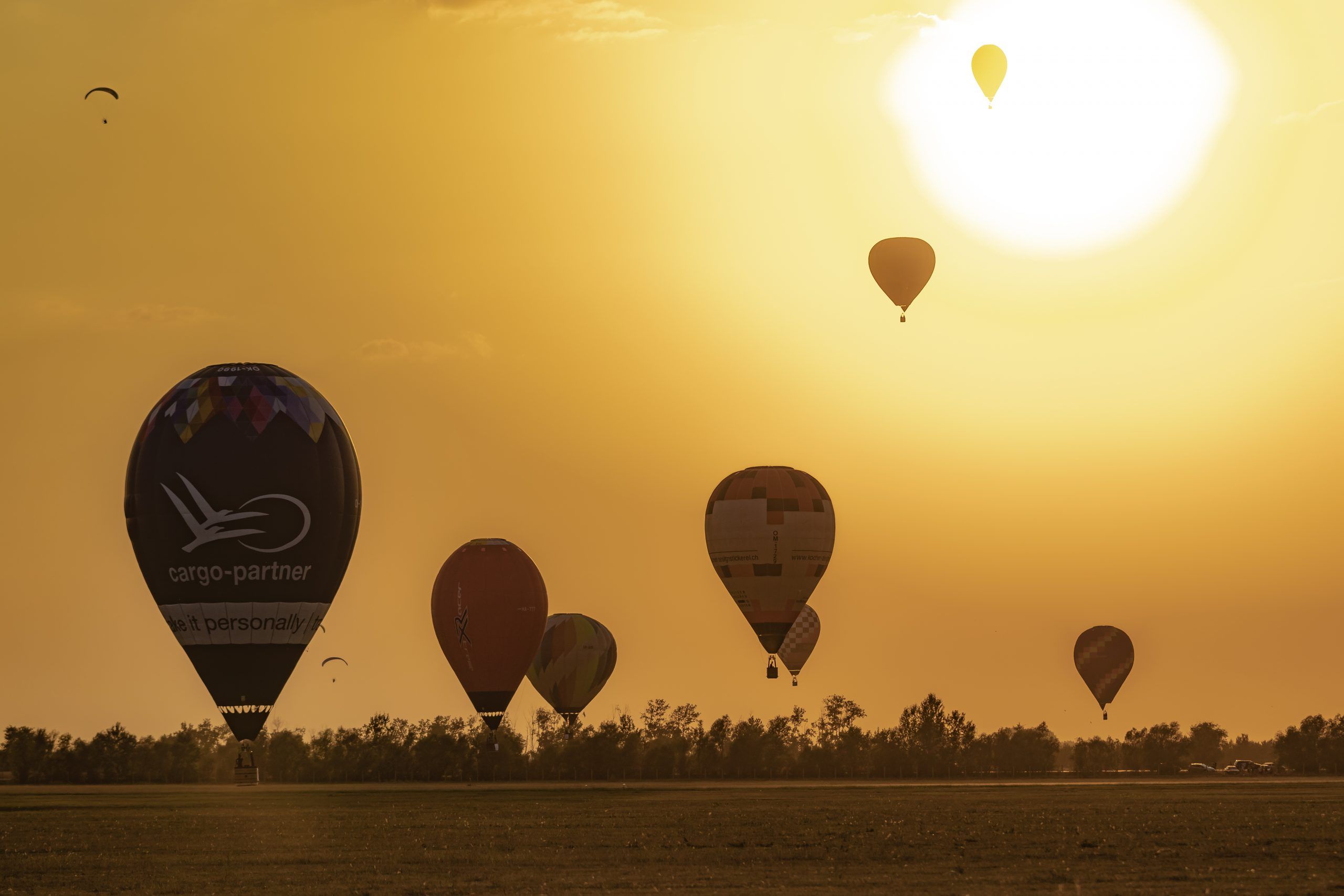 <a href='http://hellogyor.hu/en/active_leisure/molnair-hot-air-ballooning/'>MolnAir - Hot Air Ballooning</a>